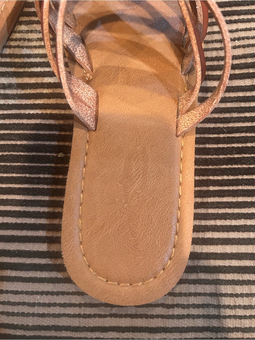 Women’s Strappy Slide Sandals - Picture 2 of 3